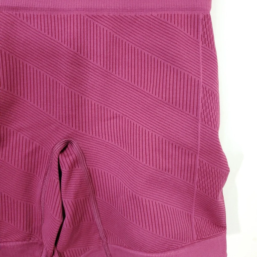 Lululemon Sculpt shorts. Size 6 - Picture 6 of 8